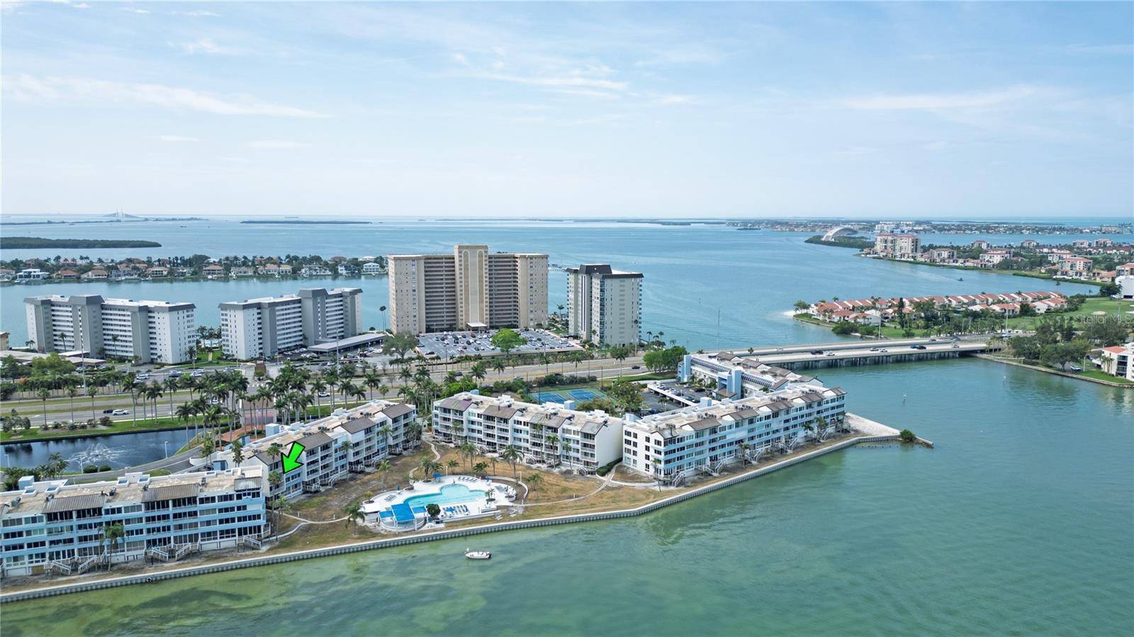 Welcome to one of Isla Key s premier waterfront view opportunities.