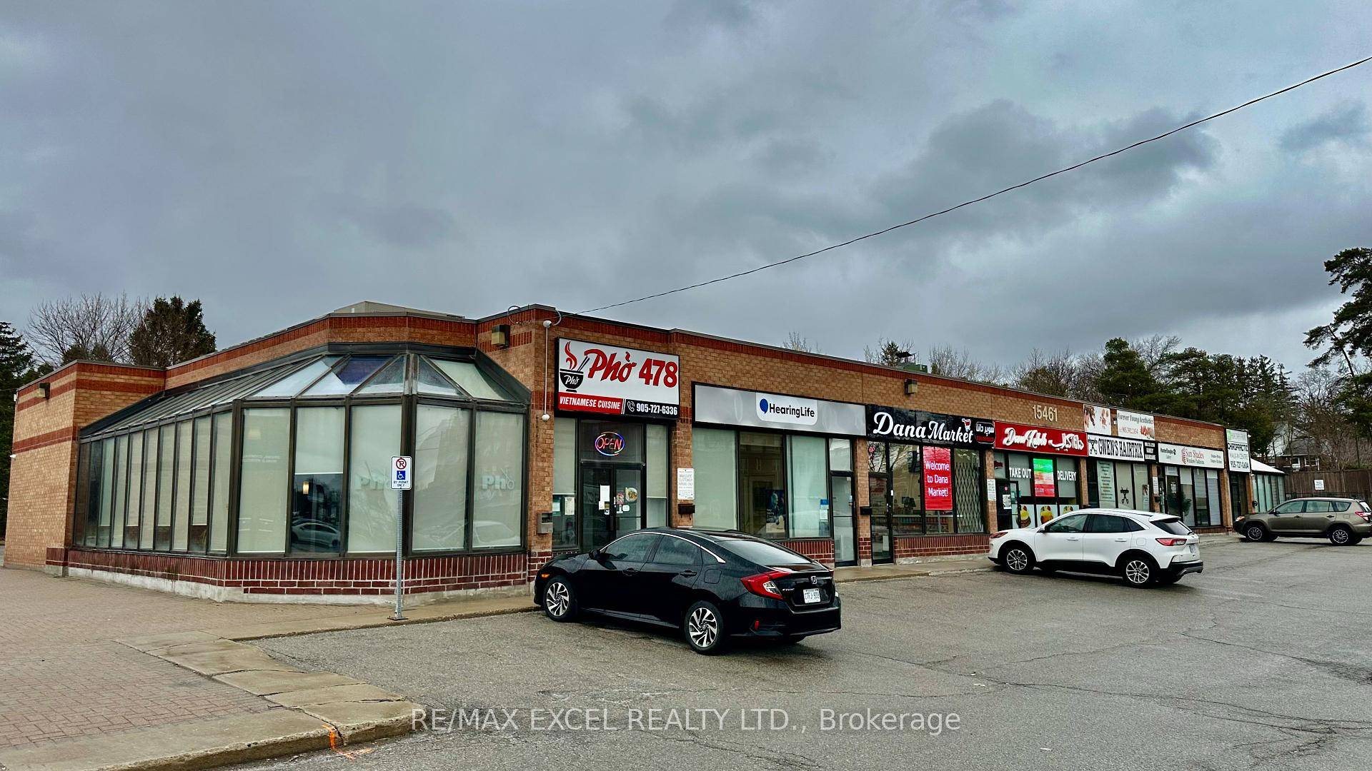 Established Vietnamese restaurant located in a strip plaza in Aurora, featuring excellent corner exposure and ample free parking.