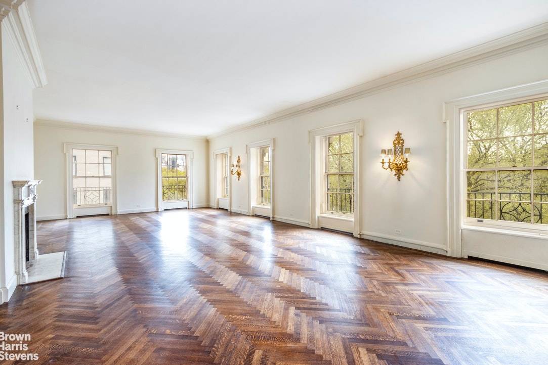 960 Fifth Avenue, located in the mid 70's, the prime location of the Upper East Side, is among the most coveted buildings on the Avenue, facing onto Central Park.