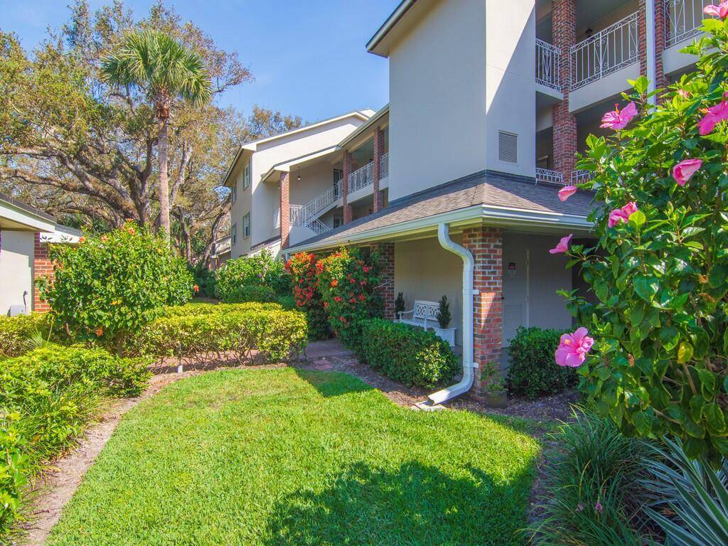 This well maintained 3rd floor condo offers a light, bright, open concept layout with three spacious bedrooms and two bathrooms.