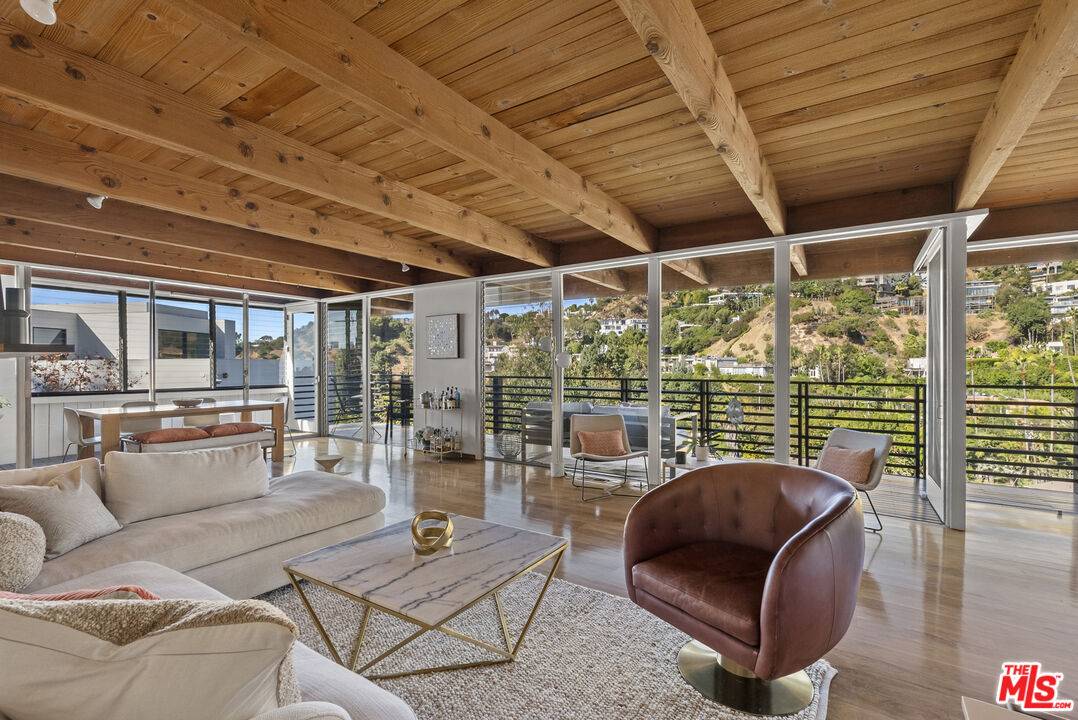 9119 Thrasher Ave 2BR Sunset Strip La