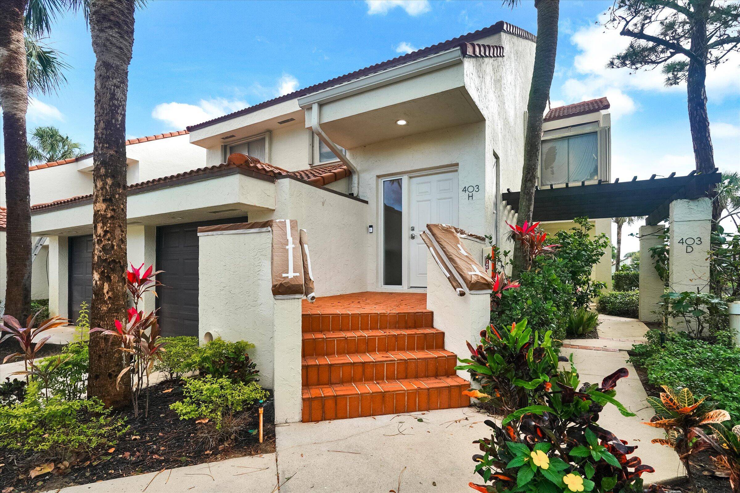 Beautiful 3 Bedroom 2 bath condo in the desirable Sea Oats Community.