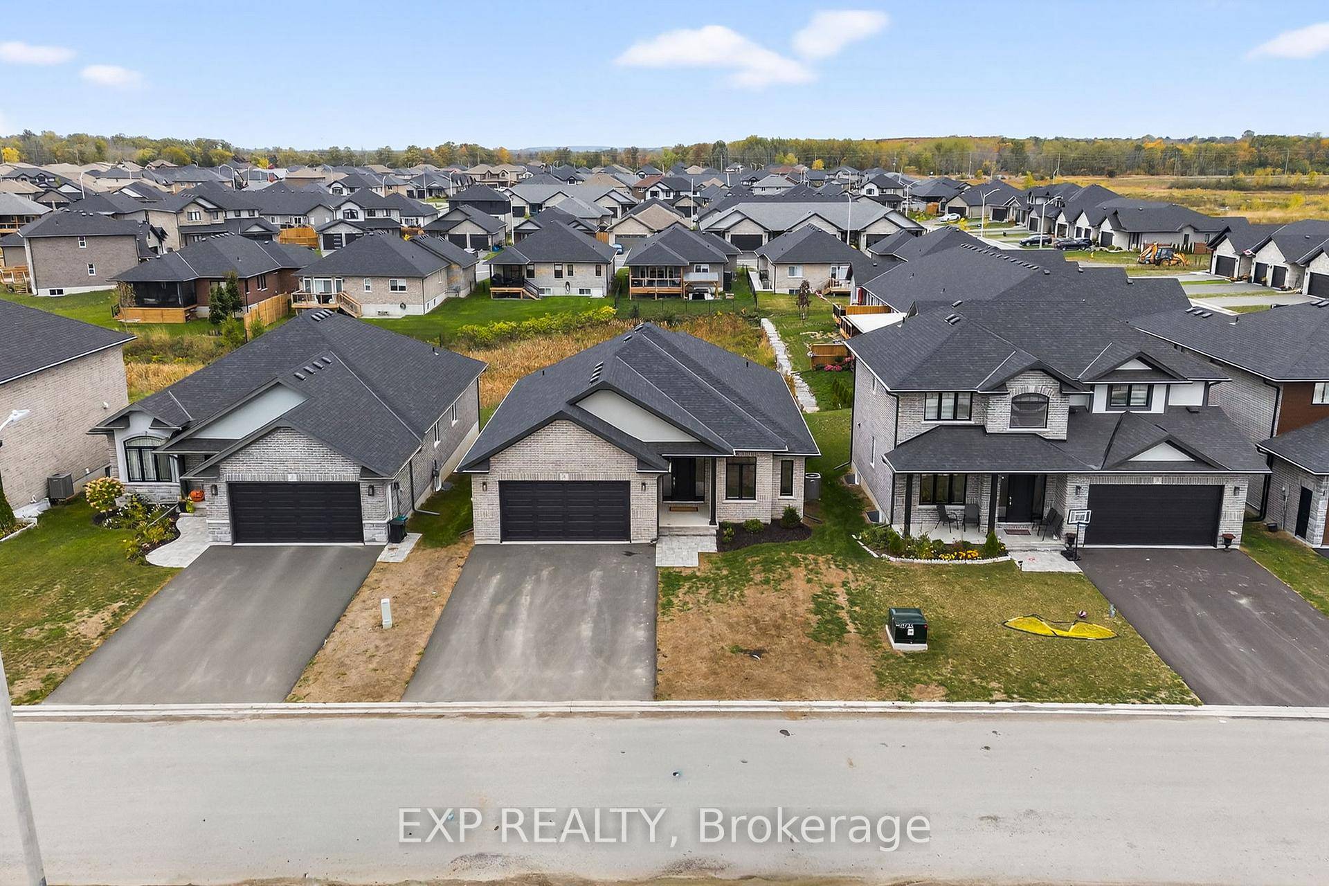 Move in ready and FULLY FINISHED !