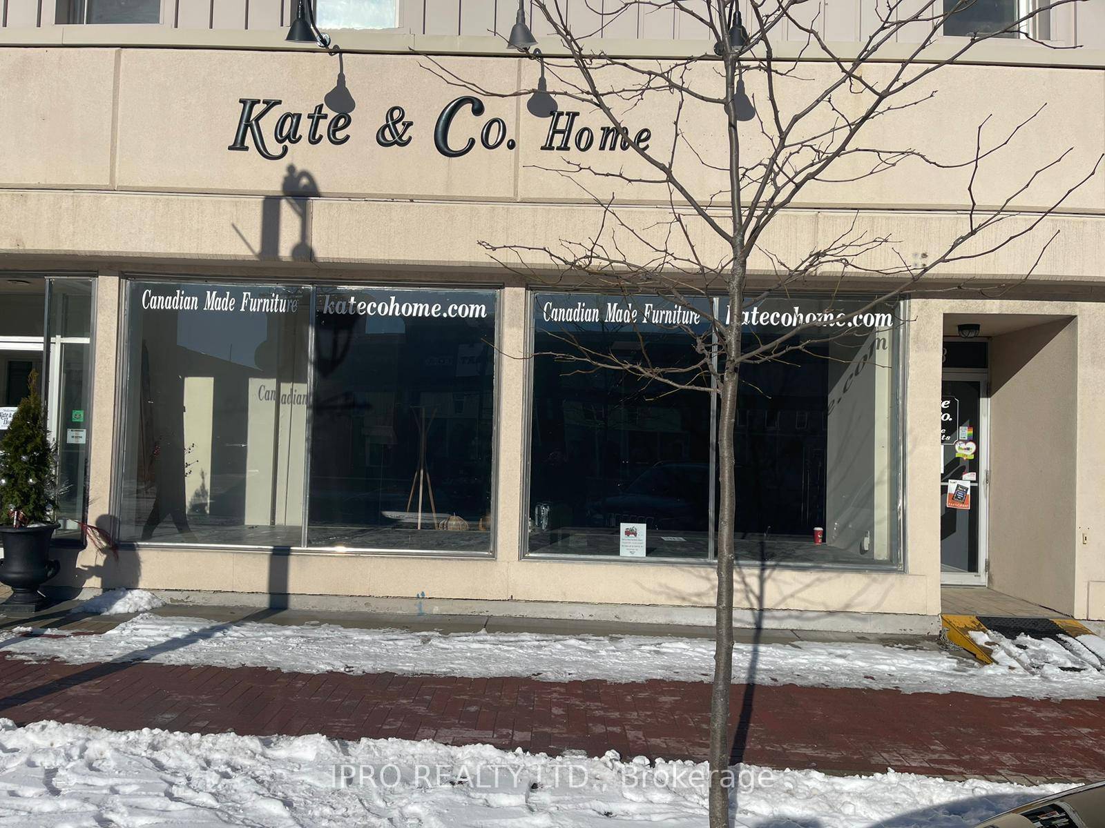 Excellent Main St Location, Operate your business with confidence, High Traffic Exposure, Large window Display Area, Surrounding by Big business, RestaurantS Major Banks, Lot of publicParking and Two Designated Parking