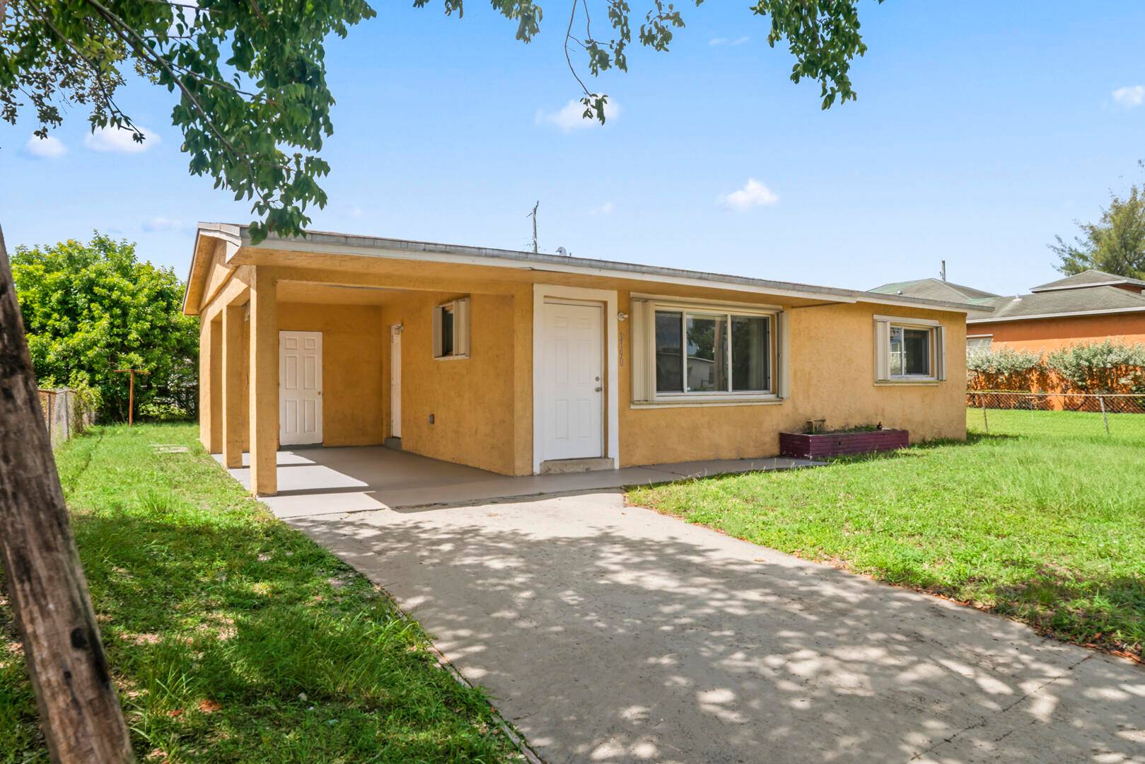 Welcome to 3190 NW 5th Ct, Lauderhill a versatile 4BR 2BA, 1, 610 sq ft home with a unique split floorplan.