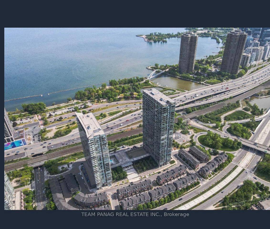 NXT2 Condo with breathtaking views of the Lake amp ; CN Tower !