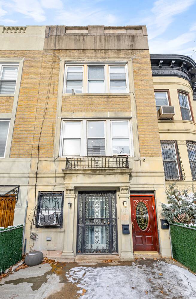1415 President Street offers a versatile multifamily opportunity in Crown Heights, well suited for both end users and investors.