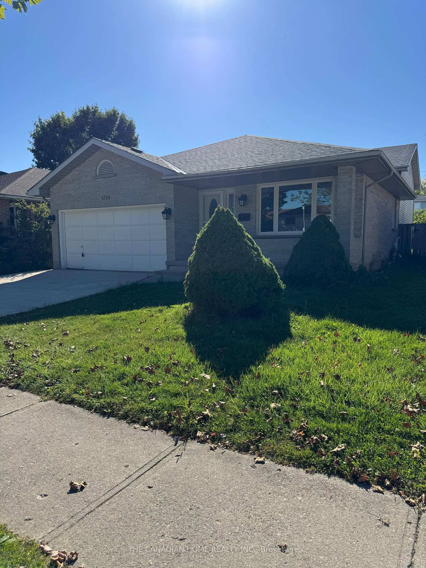 Stunning Detached 4 Level BackSplit in the premium Neighbourhood of White Oaks.