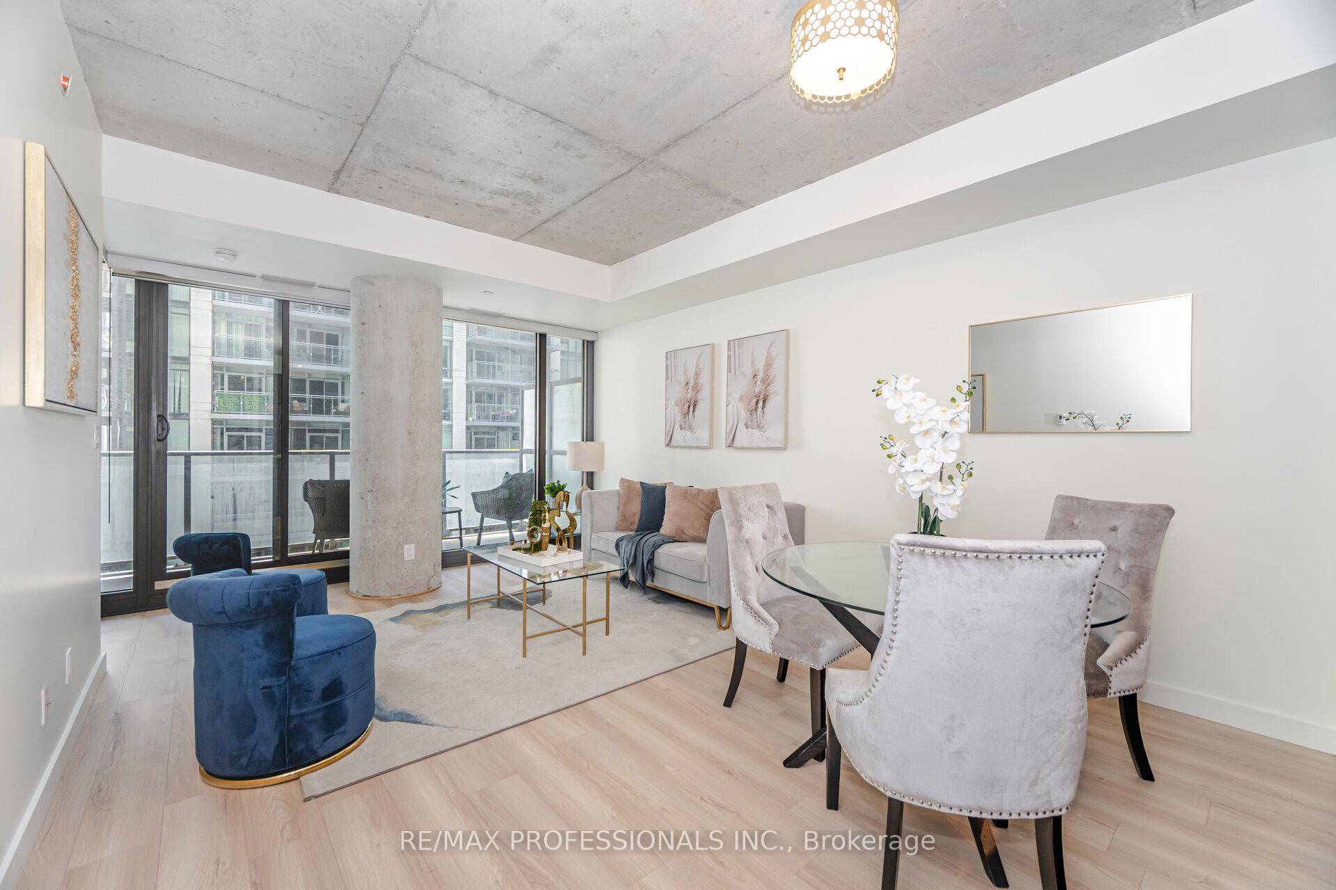 Would you love to live in a beautiful loft condo with 2 bedrooms, 1 bathroom, 1 underground parking, with over 700 sqft of luxury, located in the very trendy and ...