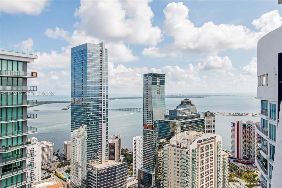 Live in luxury on the 50th floor this lower penthouse level is the highest available floor in the building, and one of the highest views available in Brickell under 700, ...