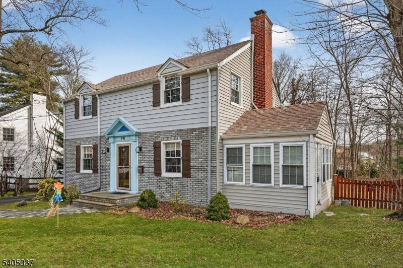 Welcome to this renovated 3 bedroom, 1.