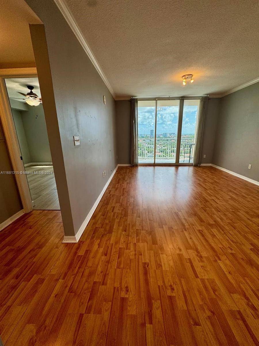 Discover this beautifully updated 1 bedroom 1 bath condo in the Da Vinci building, ideally located on Douglas Rd, just a short walk from Miracle Mile.
