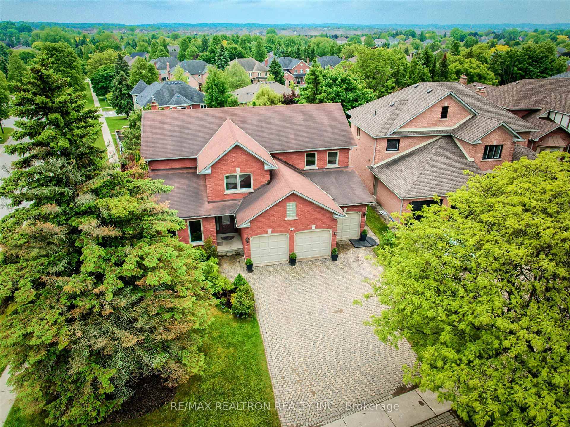 Almost 6, 000 sqft of luxurious living space in this 2 storey home with finished walkout basement, 3 car garage amp ; backyard oasis that includes saltwater pool, hot tub, ...