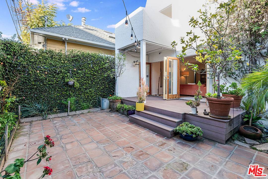 2826   2nd St LA