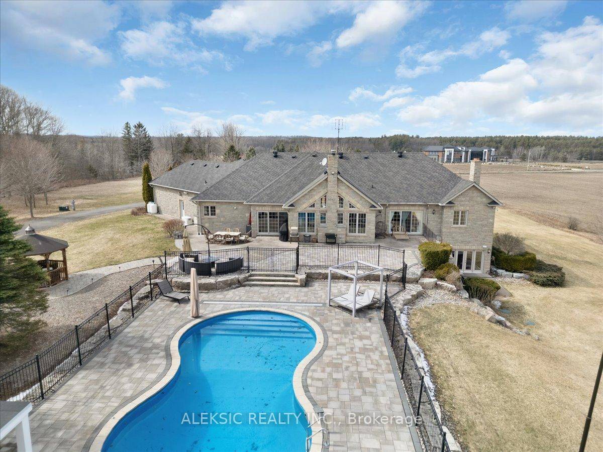Welcome to 9797 Hunsden Sideroad.