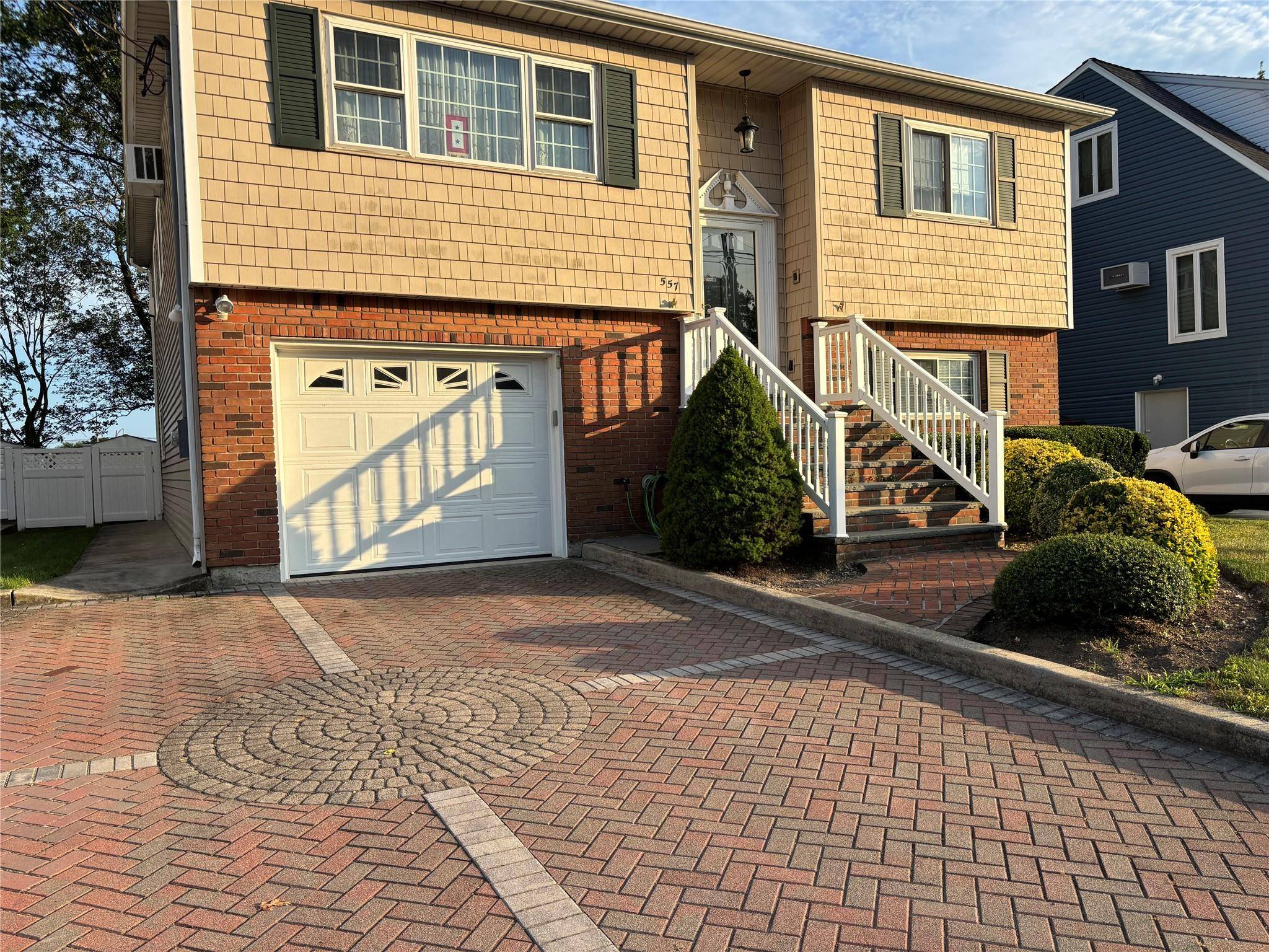 BEAUTIFULLY MAINTAINED HI RANCH.