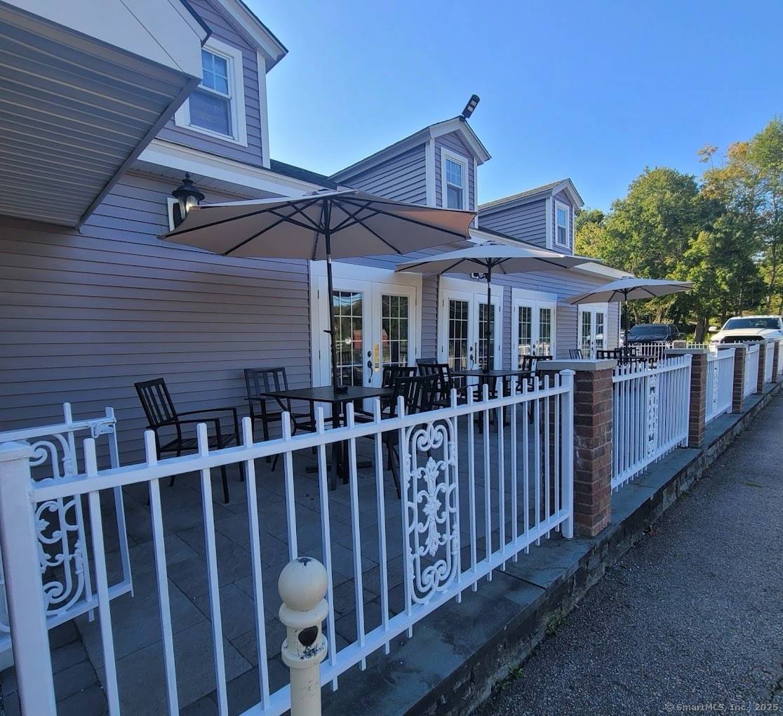 MOST IMPORTANT FOR ALL AGENTS TO KEEP IN MIND THIS LISTING IS AN OPERATING Restaurant BEING LISTING AND SOLD WITH COMPLETE CONFIDENTIALITY SO AS TO NOT MAKE EMPLOYEE AWARE.