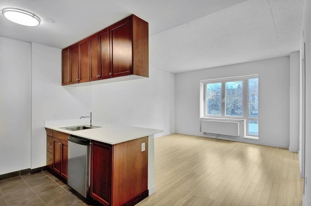 RENT STABILIZED 1 BEDROOM APARTMENT IN MODERN SILVER LEED BUILDING.