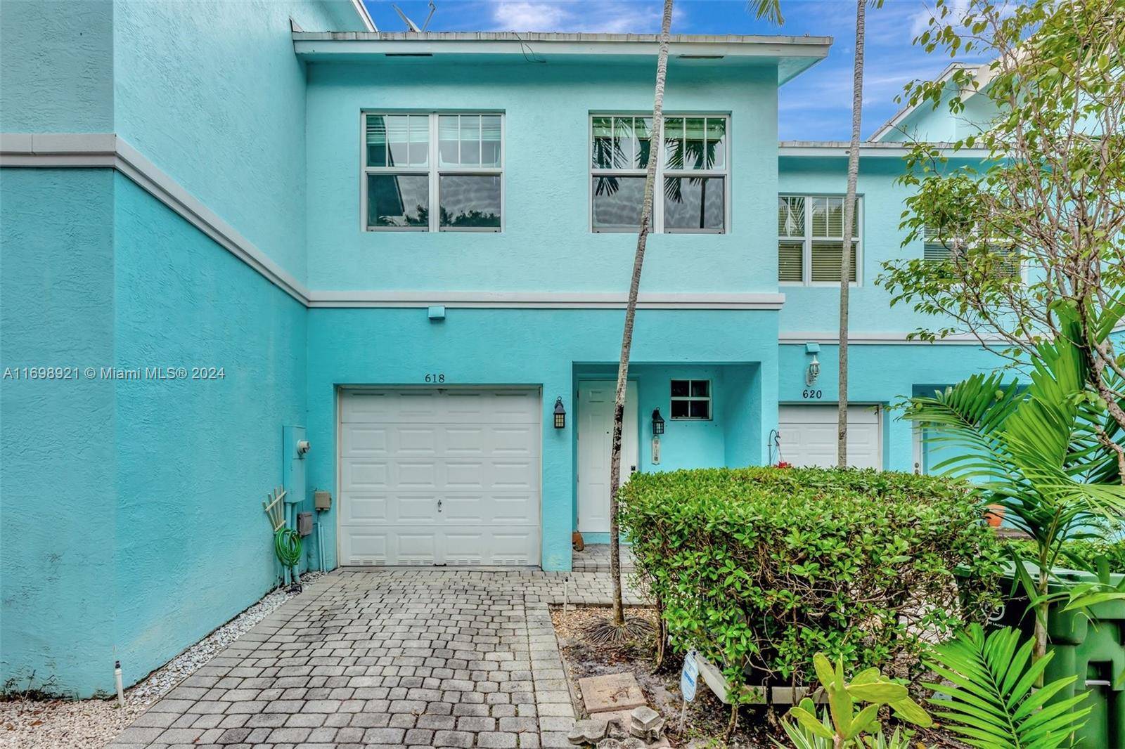Step into this huge 1, 648sf 2 bedroom 2 1 2 bath townhouse with a loft.