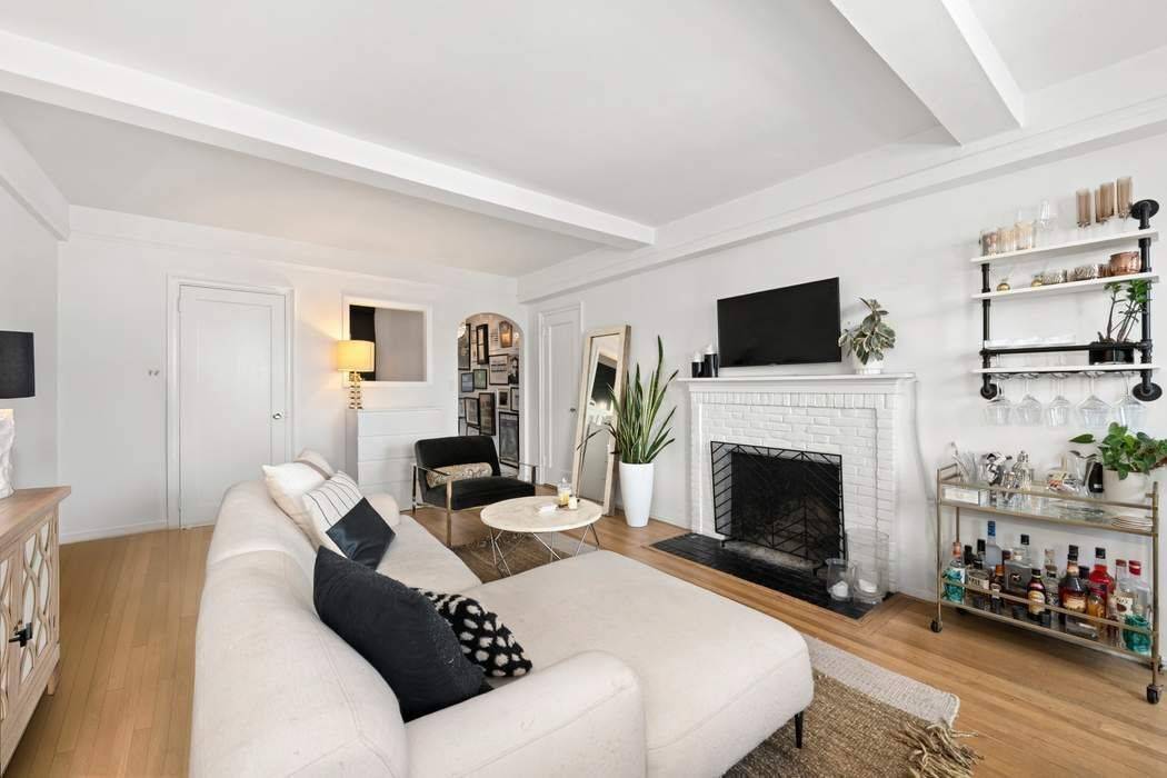 Welcome to Residence 14D at 45 Christopher Street an expansive, sun drenched studio with a separate sleeping alcove, located in one of the West Village s premier full service prewar ...