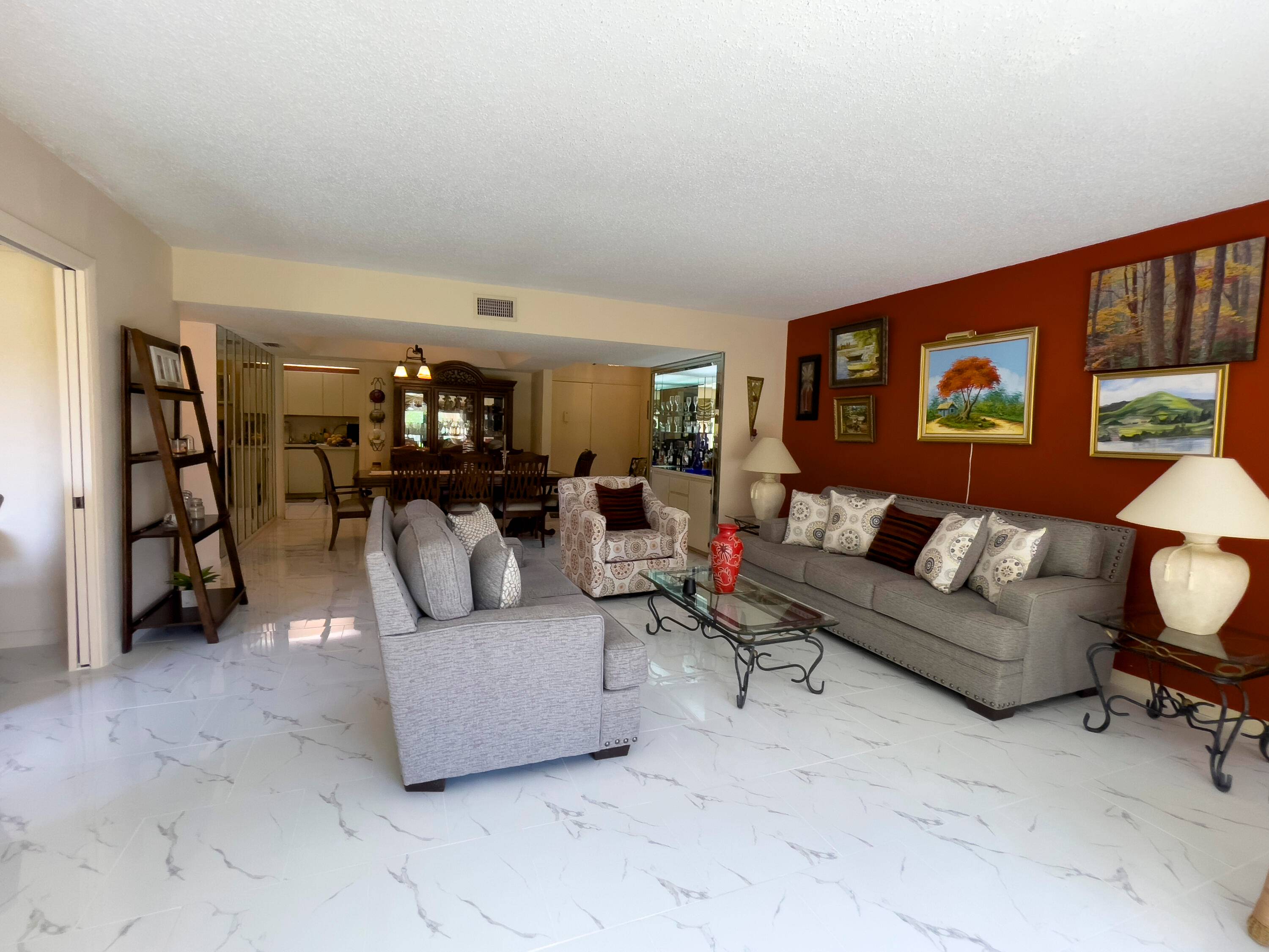 Wonderful first floor, seniors apartment with1650 Sqft, 3 2 spacious condo, ideal for many family members with 2 complete bathrooms with showers.