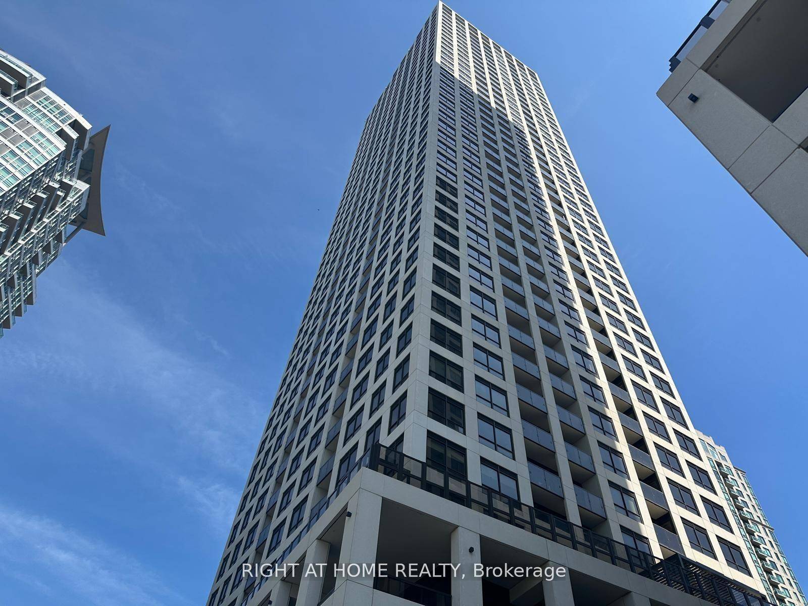 The best of all SE View on the highest floor at Edge Tower 2 with penthouse exclusive upgrading done by the builder like 10' hight ceiling 8' tall sold doors ...