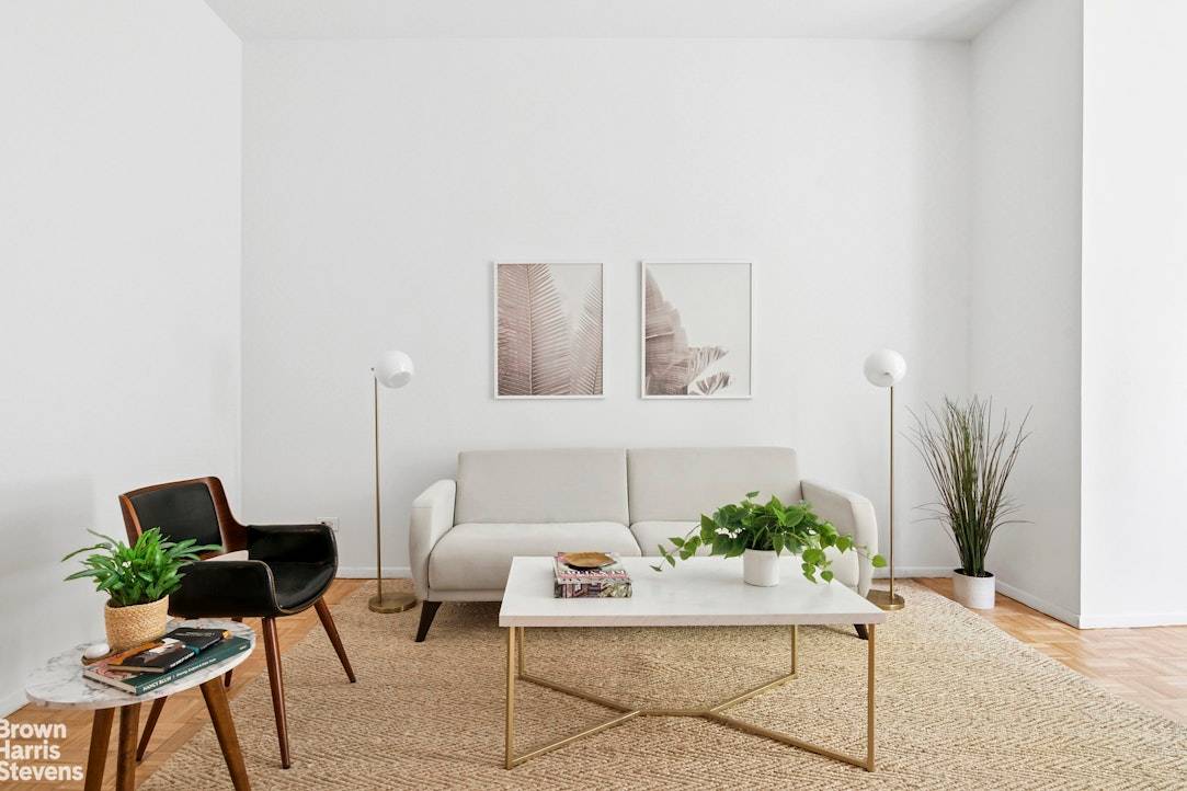 This studio stunner has 10 soaring ceilings, a charming bay window, and is located on a quaint tree lined block in prime Brooklyn Heights !