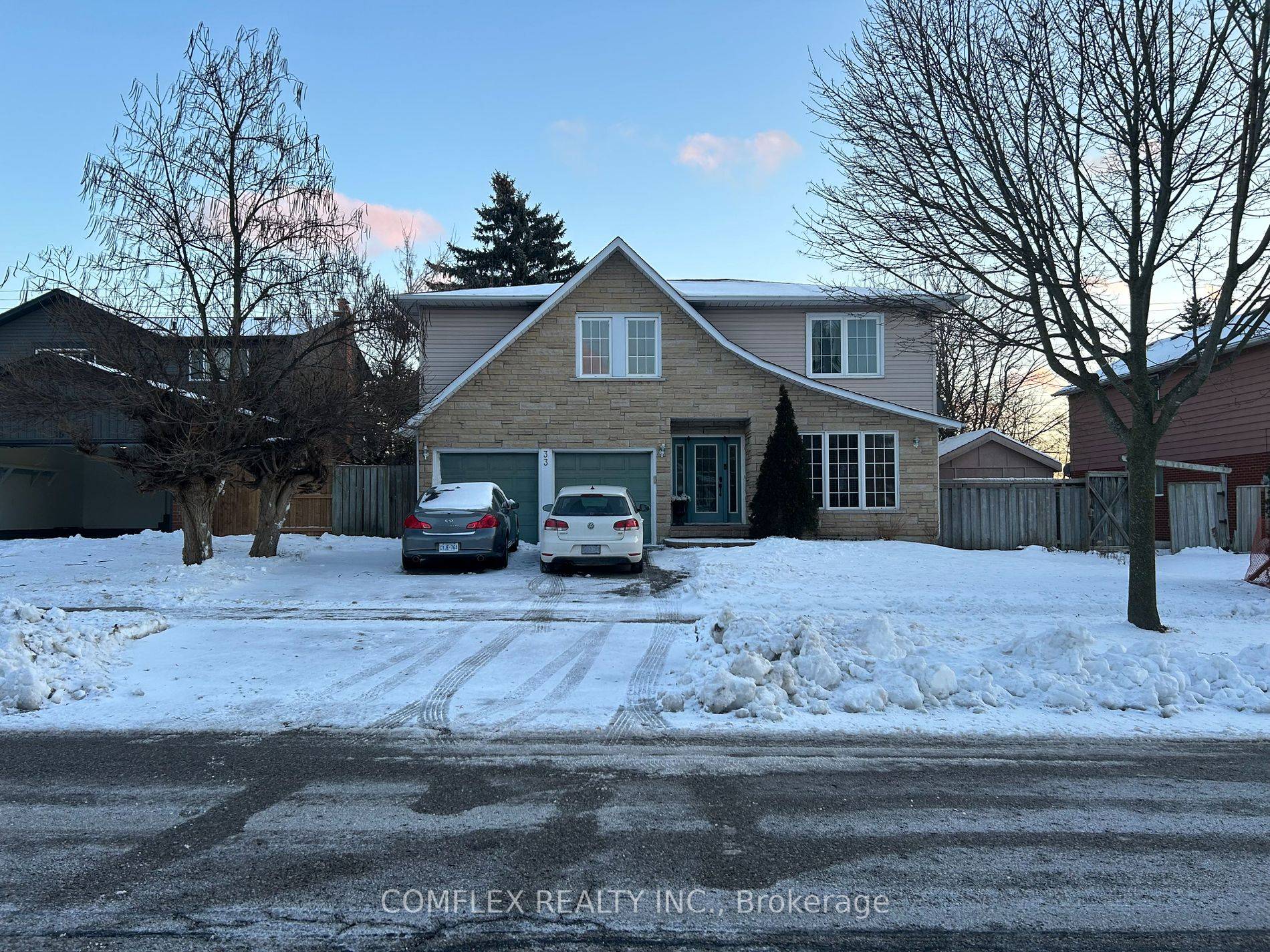 Beautiful executive home in peaceful Markham Village, great for employees at nearby Markham Stouffville hospital and nearby amenities, spacious with furniture, appliances and tv included in rent.