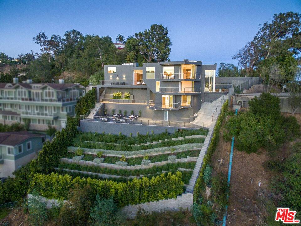 9400  READCREST DR Beverly Hills Flats LA