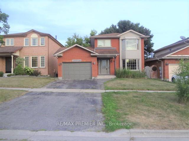 Beautifully maintained Three bedroom detached home is nestled in the desirable Pringle Creek community.