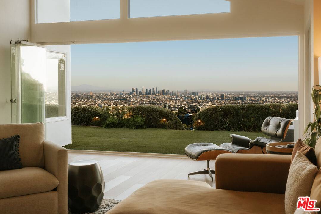 2669   Larmar Rd 4BR Hollywood Hills East La