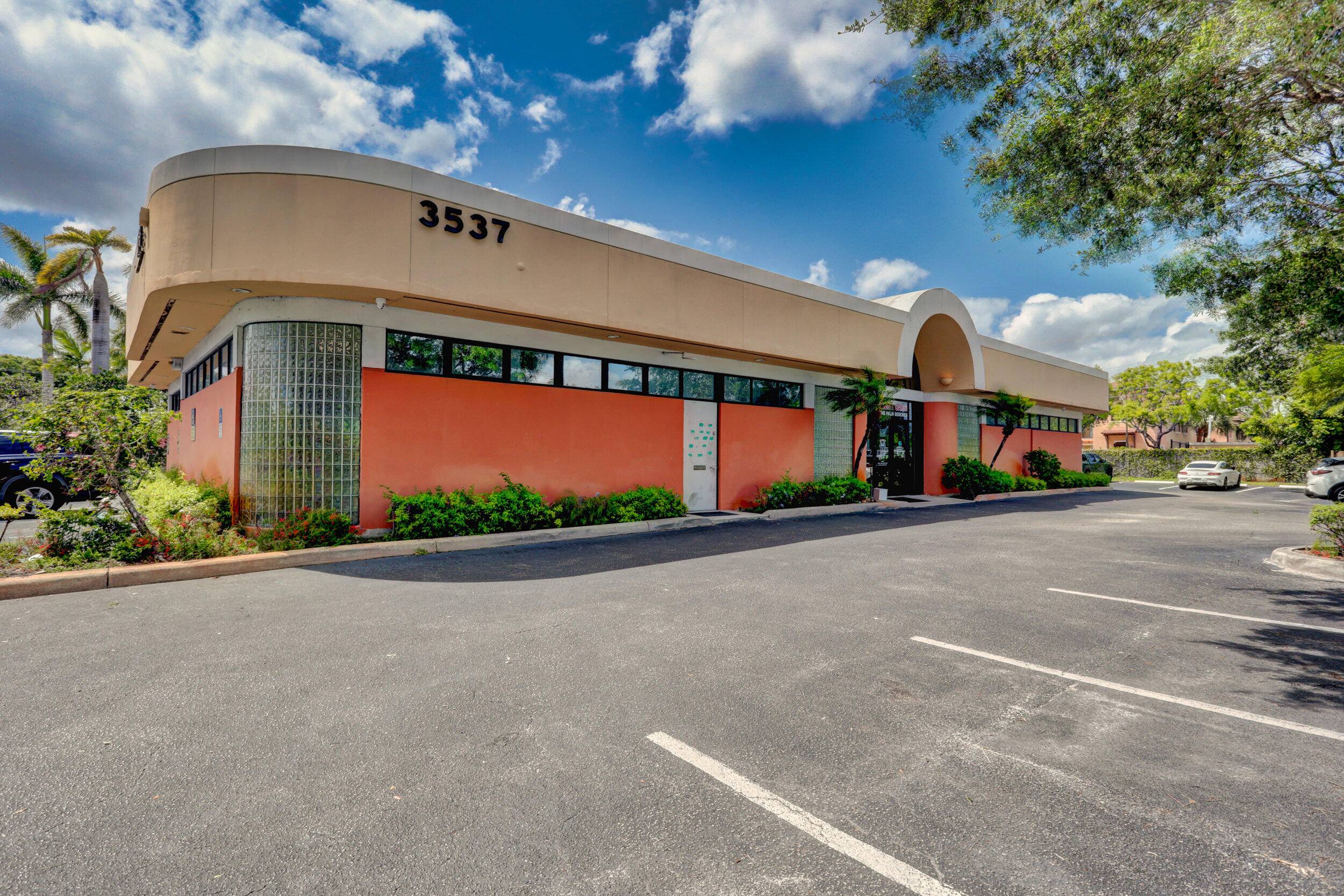 Excellent opportunity to lease flexible office or medical space in a high traffic area of West Palm Beach.