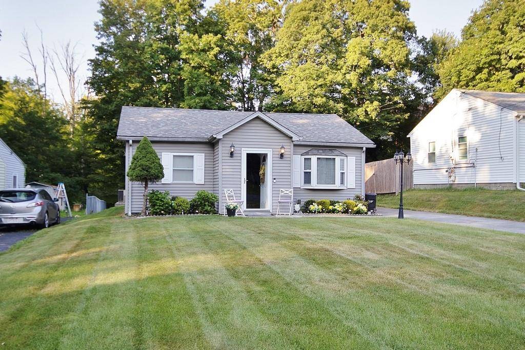 Charming 2 Bedroom, 2 Bath Ranch in Monroe Woodbury Prime Location !
