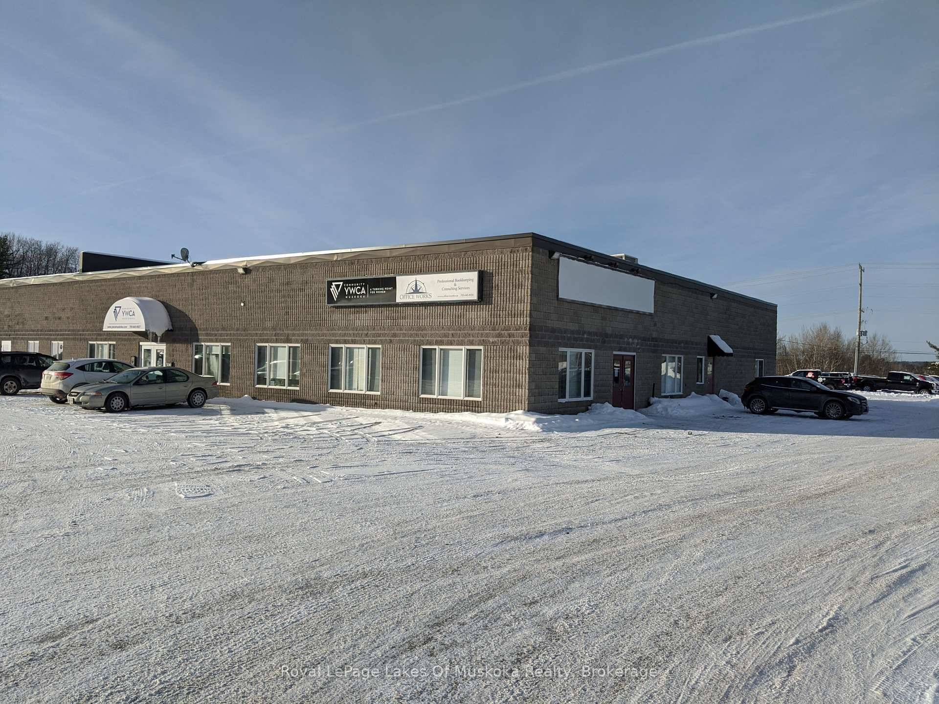 Unit N5 offers approximately 1, 400 square feet of well appointed space in a busy multi tenant plaza along the Highway 118W corridor.