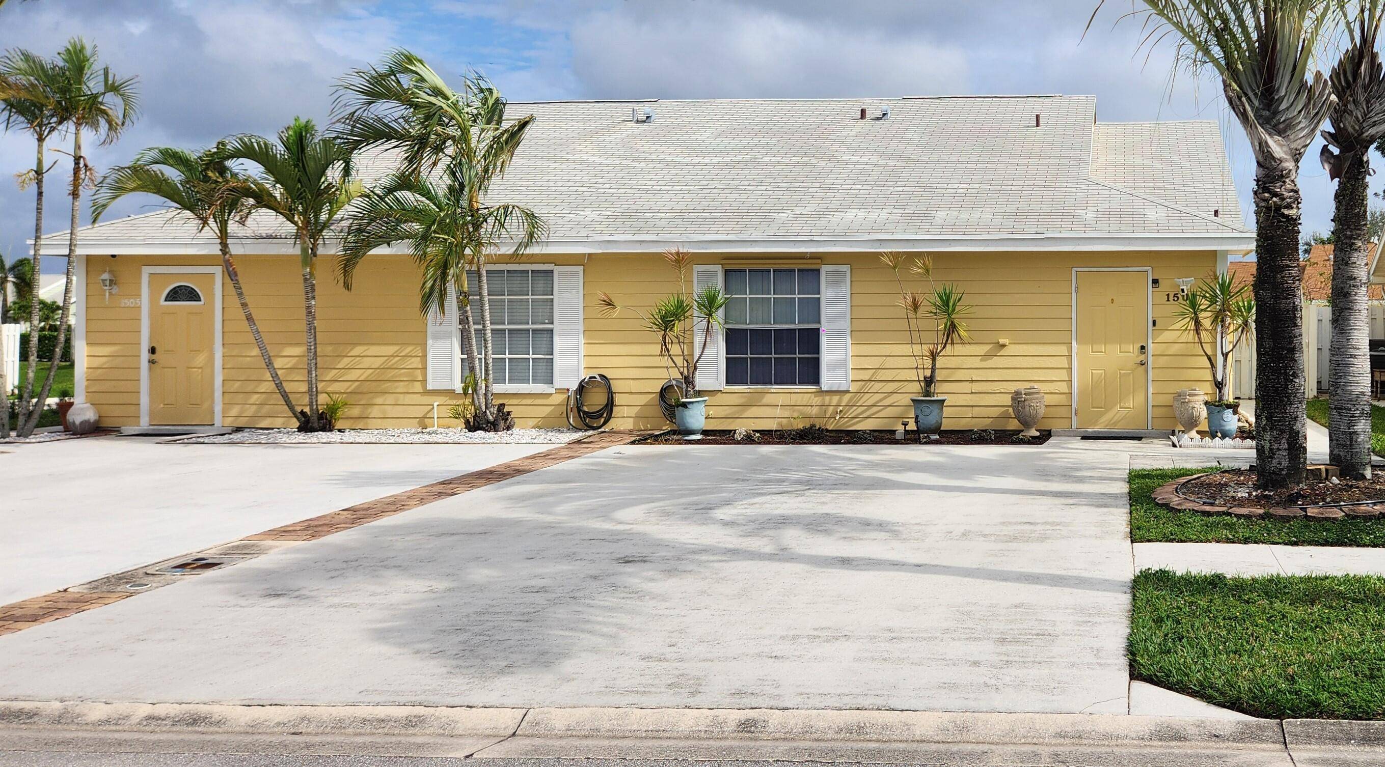 Nice townhouse for sale completely renovated.