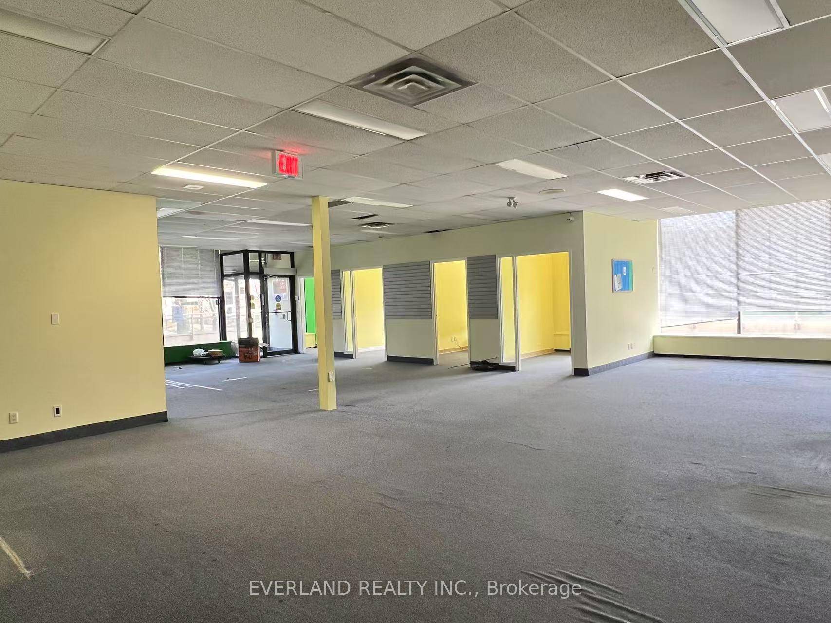 Prime Commercial Space Steps from the future Thorncliffe Park Station on the Ontario Line currently under construction, this ground floor commercial space offers ultra low net rent with all utilities ...