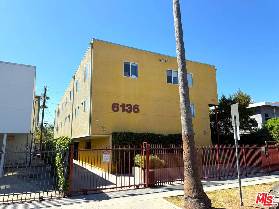 6136 Eleanor Ave 16BR Hancock Park La