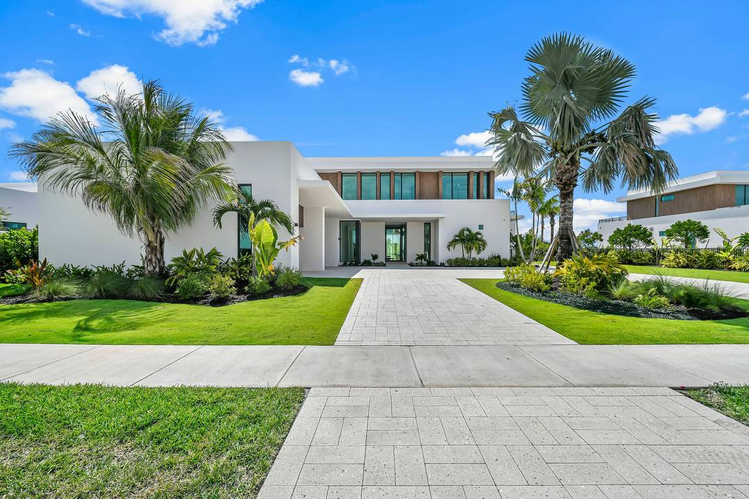Ultra Modern Masterpiece in Panther National Designed by Max StrangExperience architectural brilliance in this striking ultra modern estate, designed by renowned architect Max Strang, located in the prestigious new golf ...