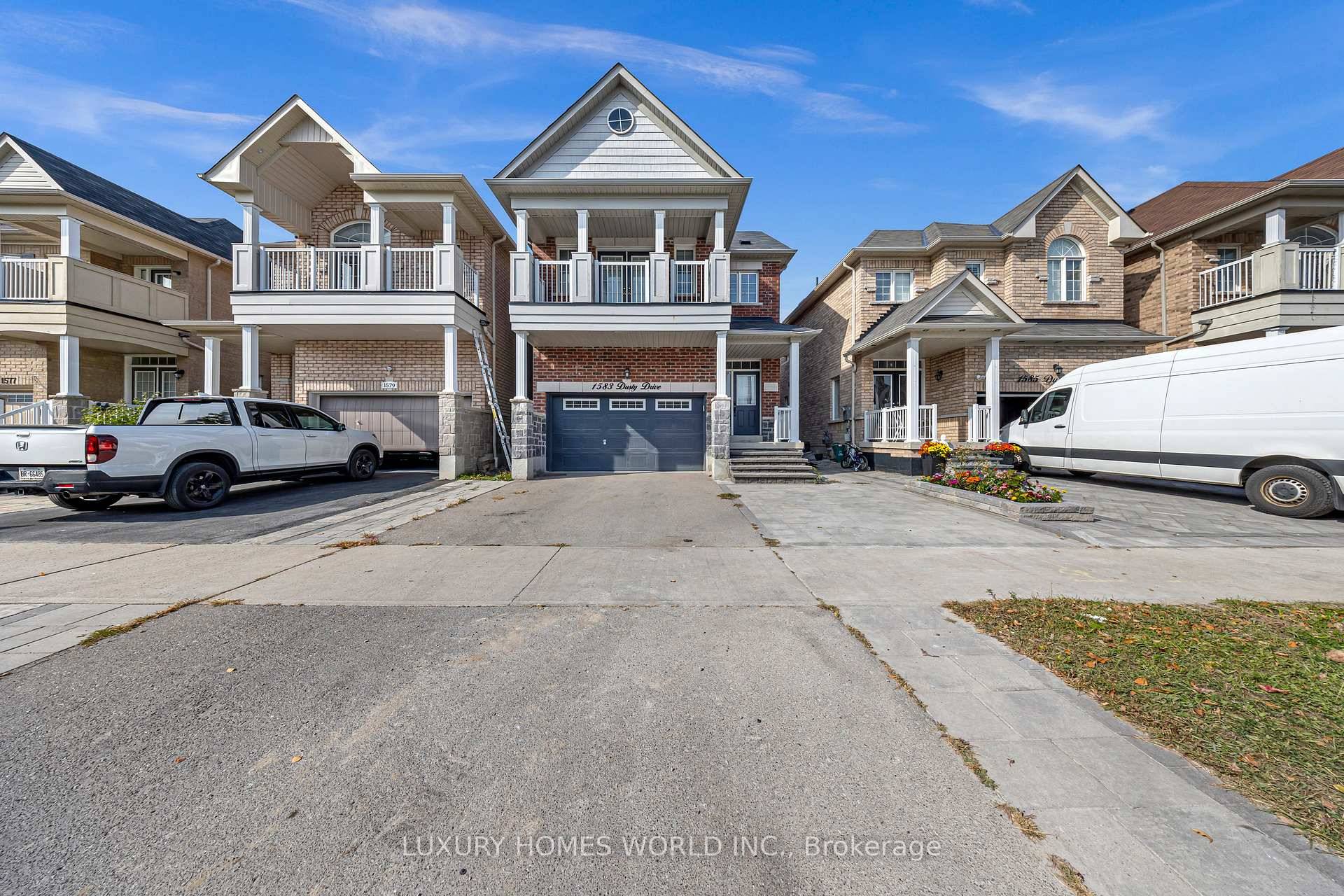This 4 bedroom, 4 washroom, 2370 SQ ft Detached 2 Story is the perfect home for young families or professionals looking to establish their roots.