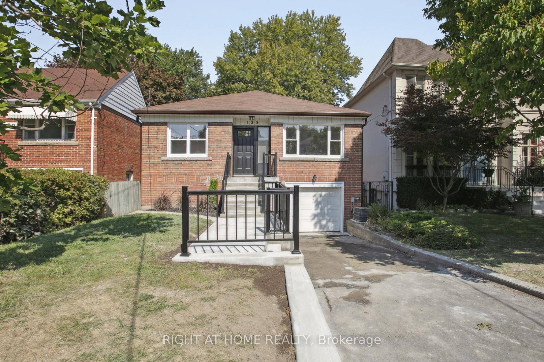 Discover A Delightful North York Residence ; Clean, Bright and Move in Ready.