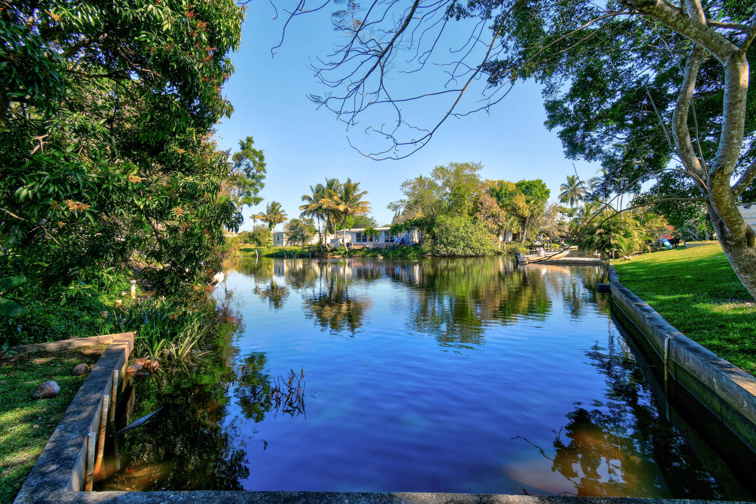 This 2 Bedroom, 2 Bathroom manufactured home built in 1977 offers approximately 1268 sq ft of living space and is situateed on the South Fork River, the property provides serene ...