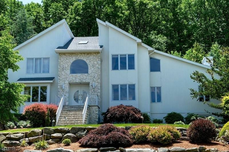 Spectacular Custom Hi End colonial situated on beautifully landscaped property in a desirable location of Rockaway Twp for rent.