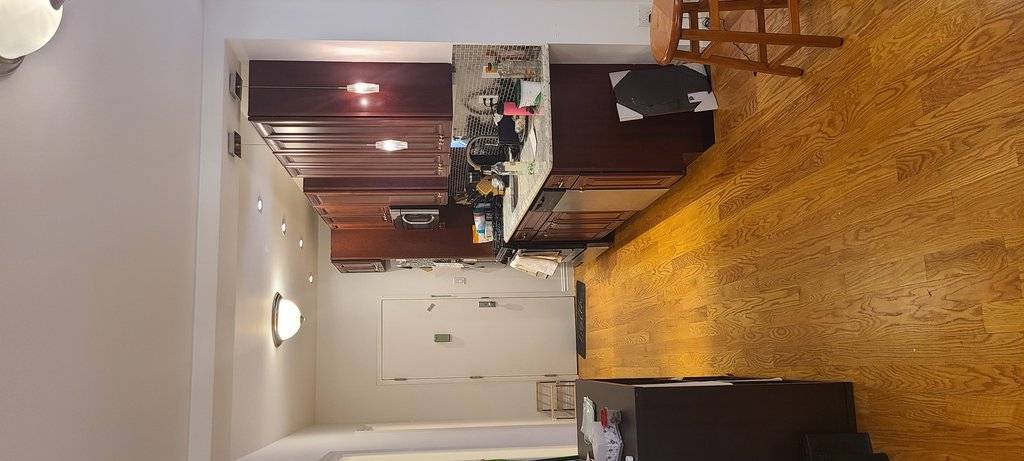 GORGEOUS 3 Bed 2 Bath unit in a very beautifully, well maintained Elevator building !