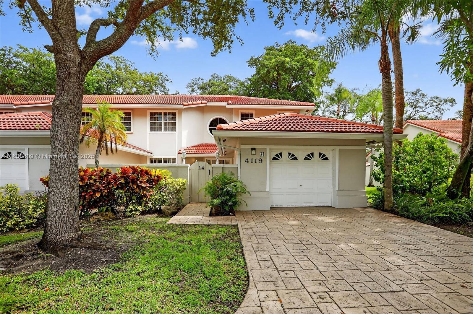 EXCELLENT HOME amp ; LOCATION in POMPANO BEACH super TOWNHOUSE 4 beds 4 baths.