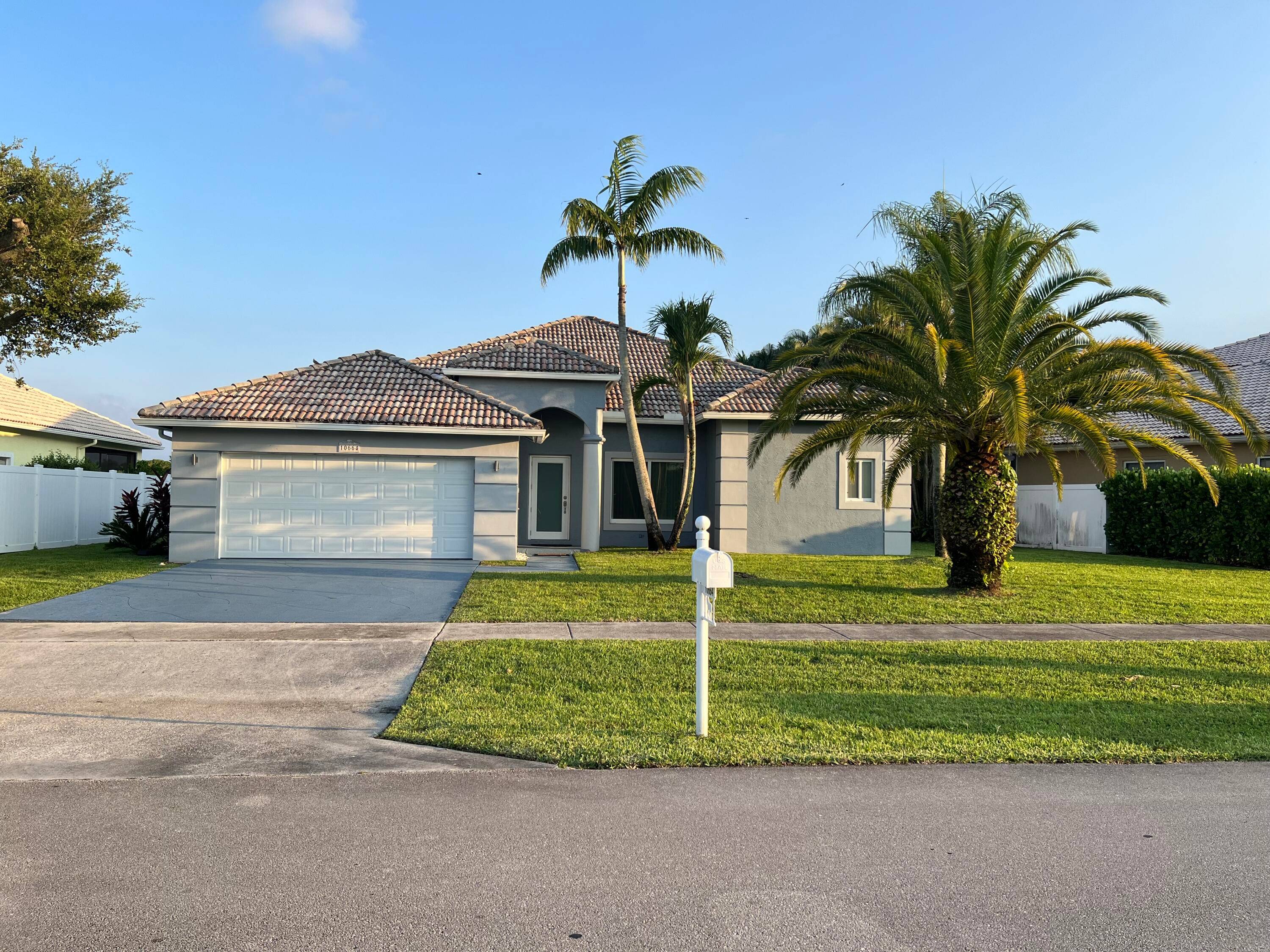 Charming Home in a FANTASTIC LOCATION in WELLINGTON.