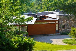 Designed by architectural firm Gray Organschi Il Poggio delivers on a vision many desire, few will accomplish.