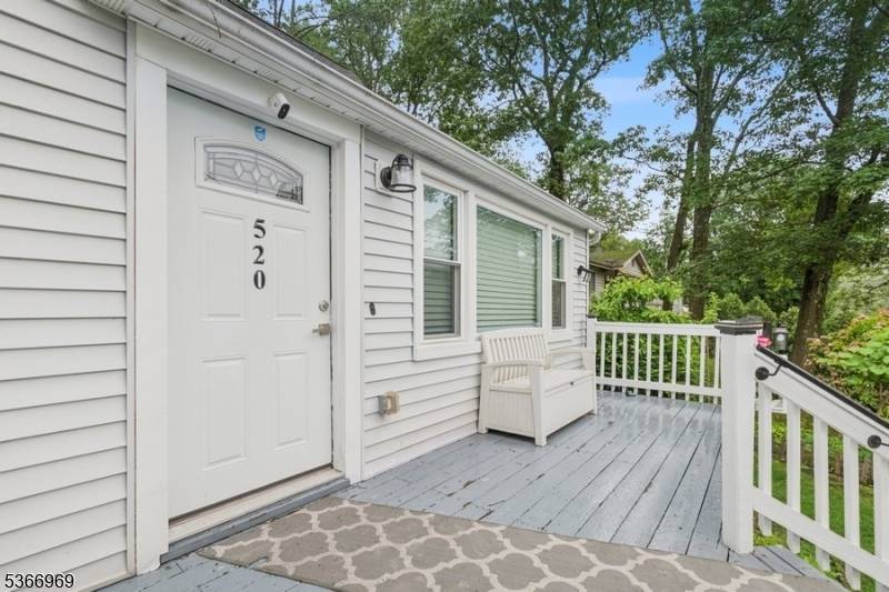 Cozy Charm in a Quiet Neighborhood !