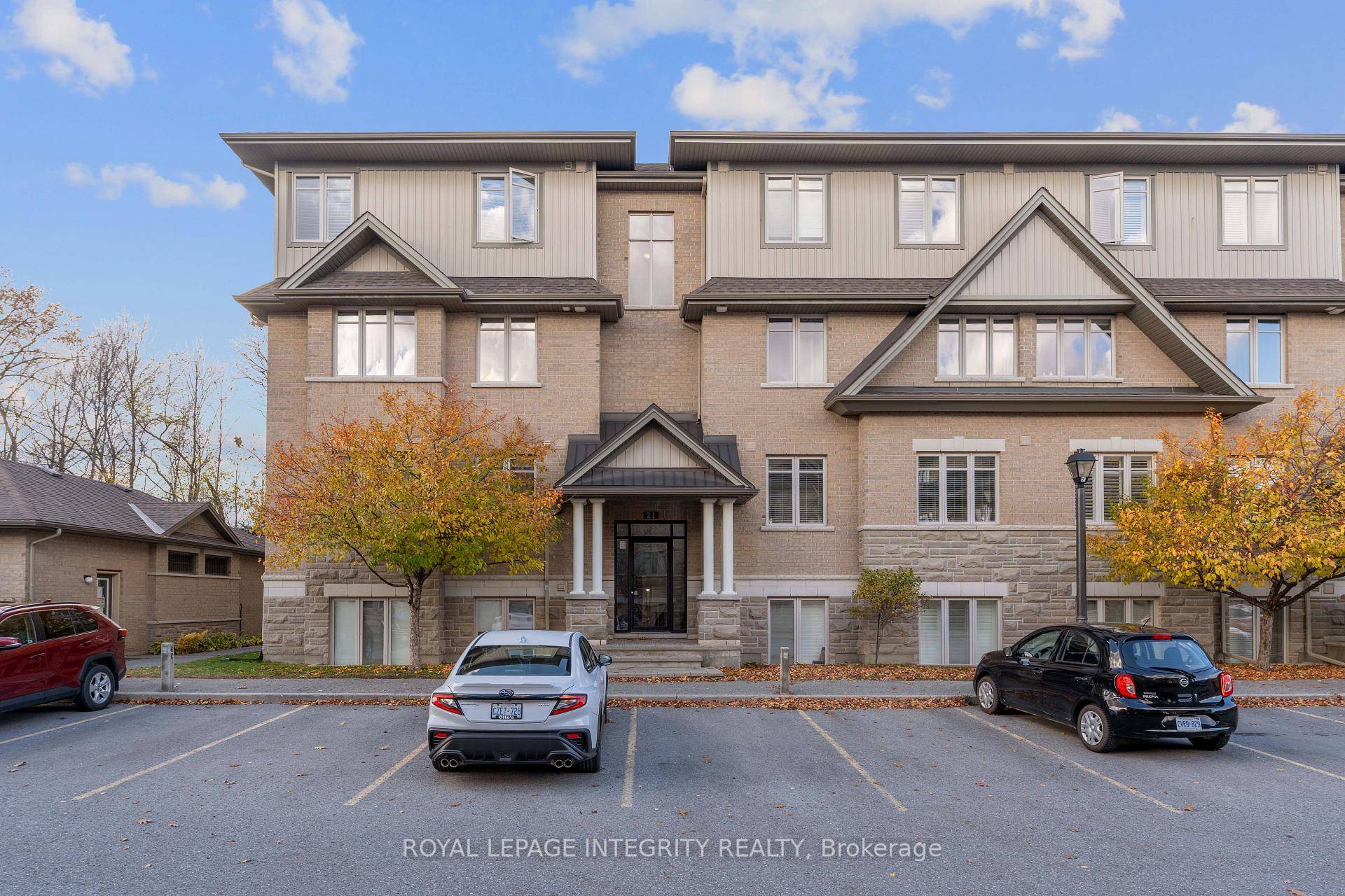 Modern Comfort and Privacy in the Heart of Barrhaven.