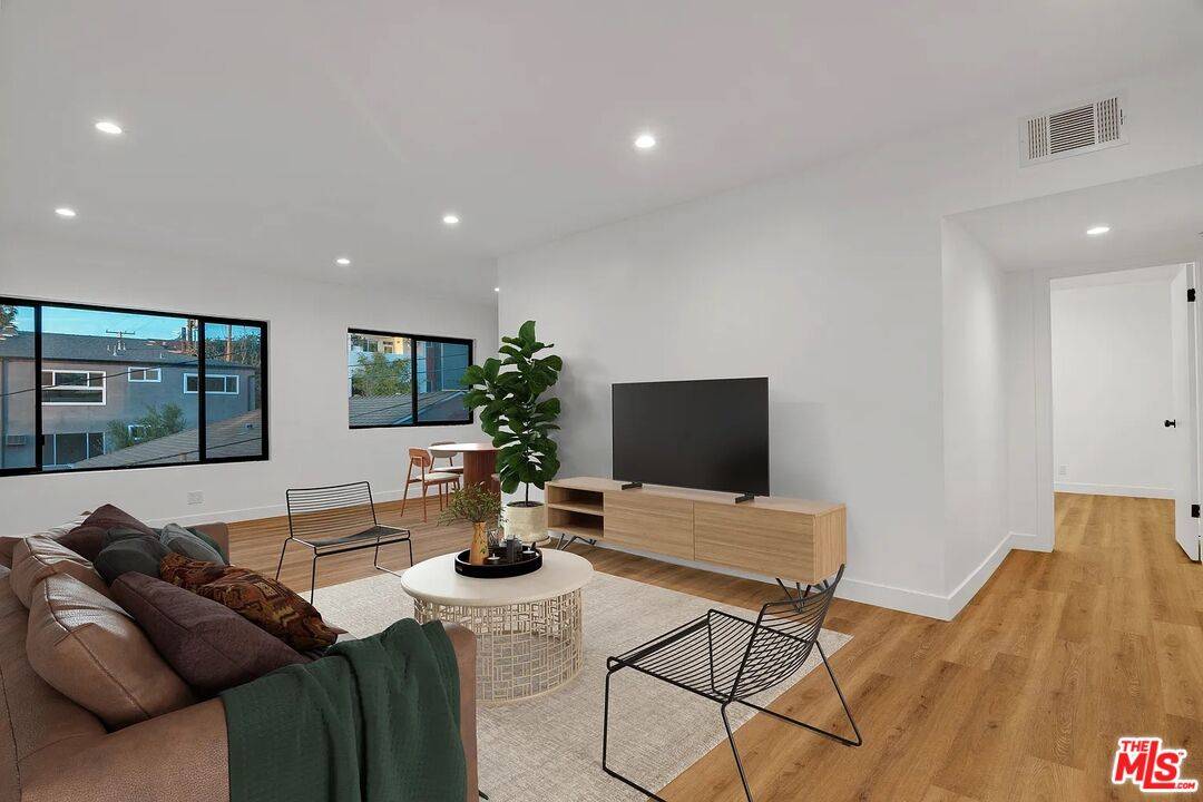 950 Havenhurst Dr 3BR Hollywood Hills East La