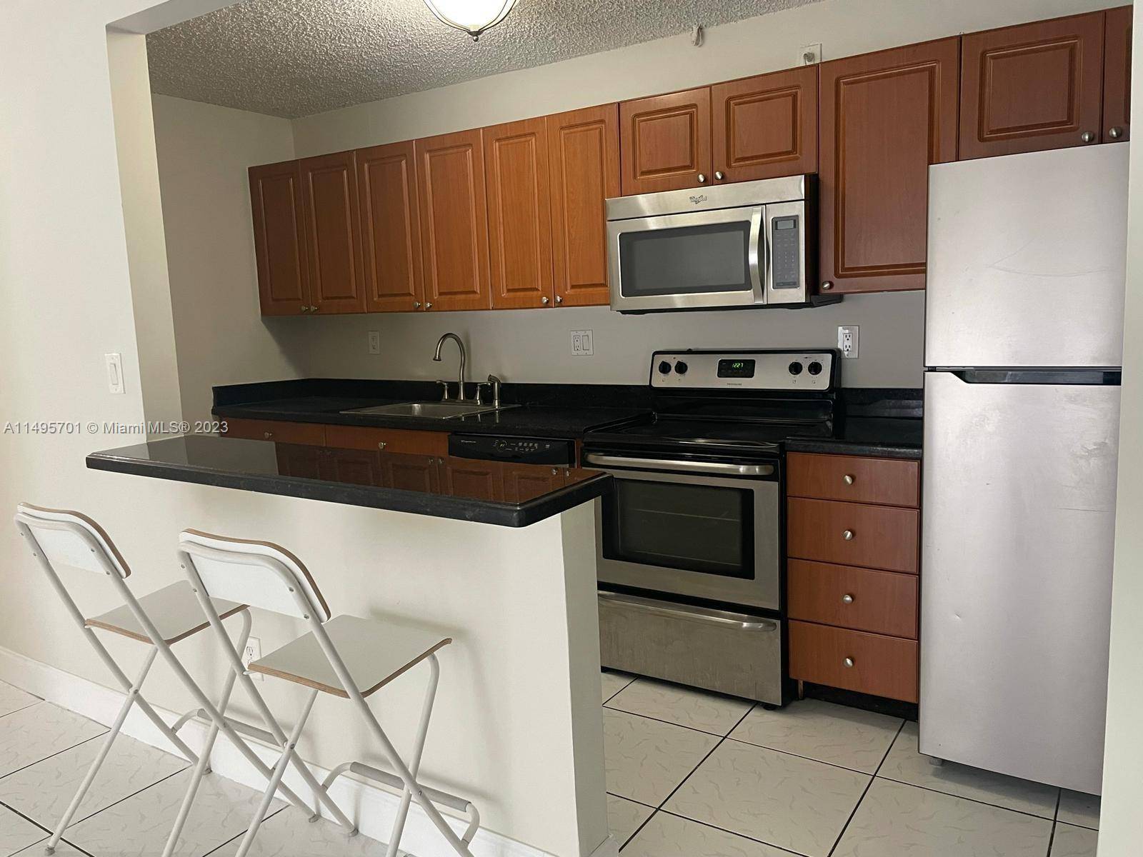 First floor condo, very well located and spacious inside.